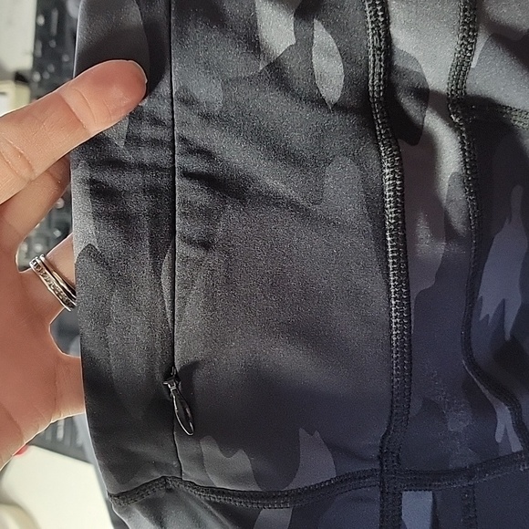 Sweaty Betty Size M Power 7/8 Legging Black & Gray Camo, Exc. Used Condition - Picture 9 of 9